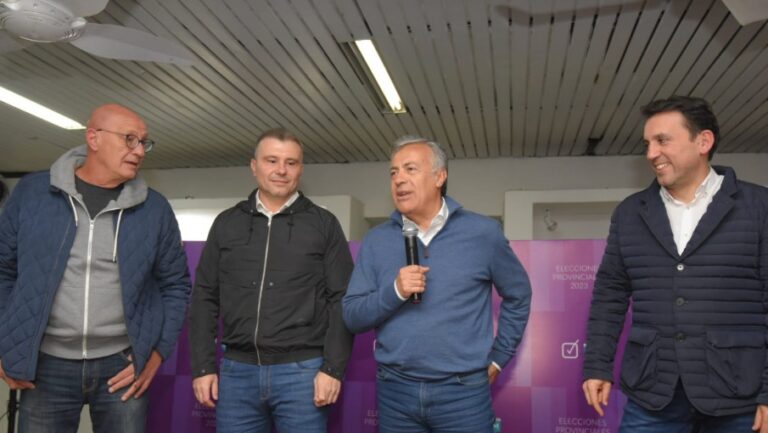 Biffi y Cornejo, juntos en el lanzamiento de Costarelli en Godoy Cruz