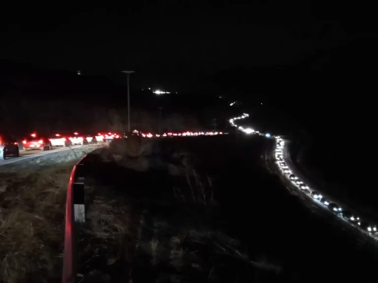 Los mendocinos fueron en busca de la nieve, pero el regreso es muy lento