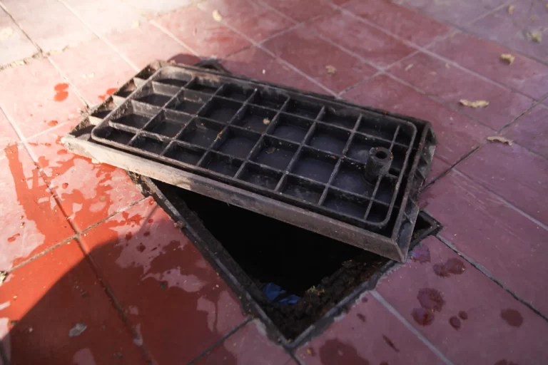 Sólo en un mes se robaron más de 660 medidores y el derroche de agua no se detiene