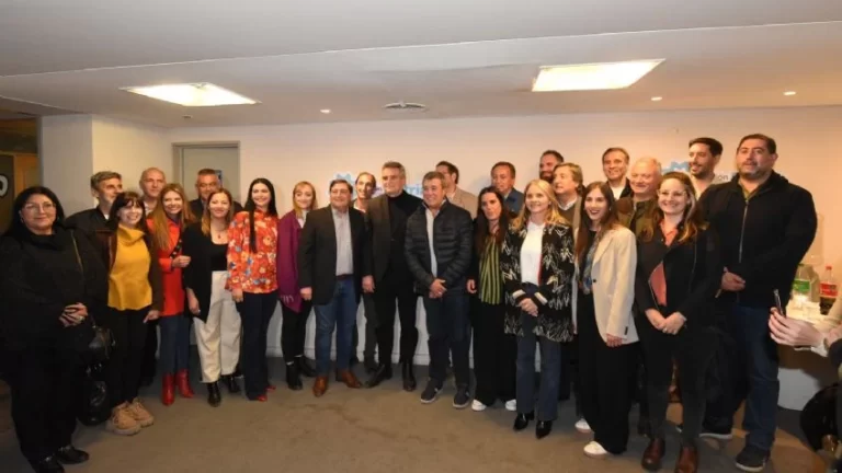 Llamativas presencias y ausencias en la visita del candidato a vice Agustín Rossi a Mendoza