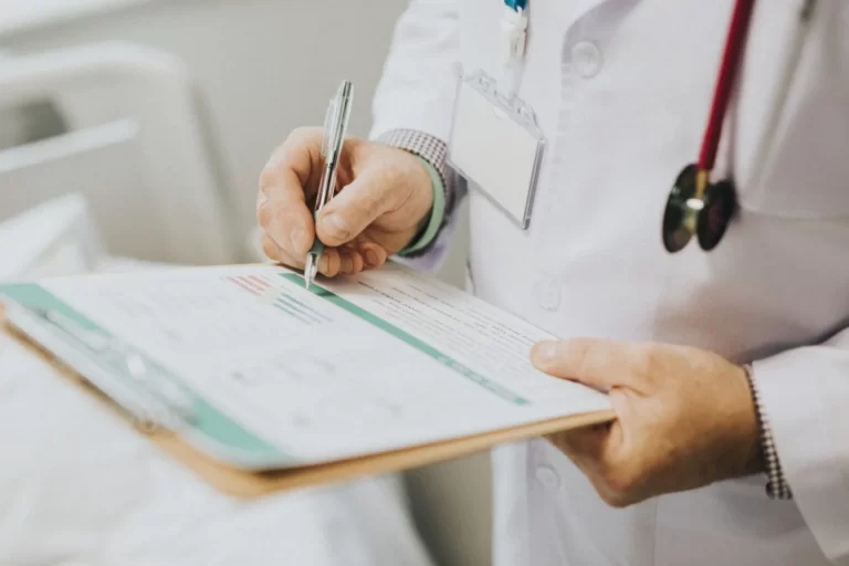 Salud privada: la nueva propuesta de los médicos para restablecer la relación con las obras sociales