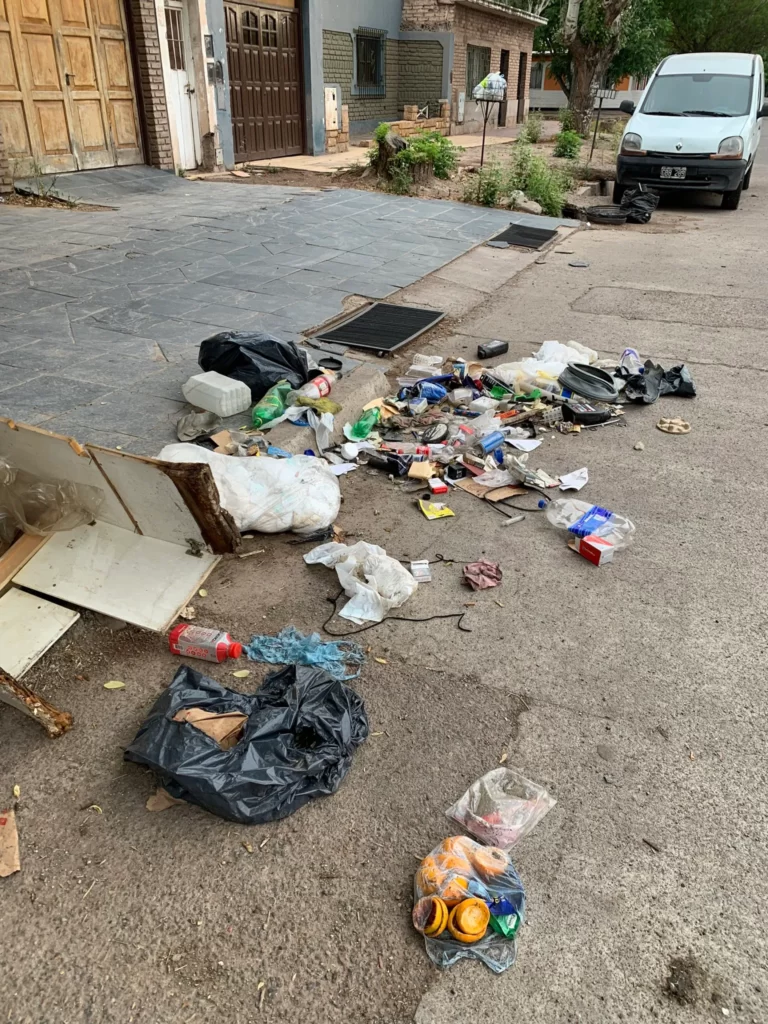 Continúa el paro de recolectores en Las Heras y la basura se acumula en las calles