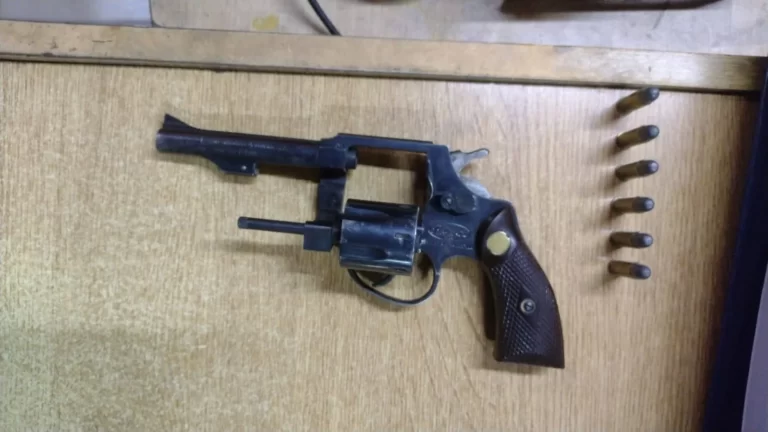 Intentó escapar de un control en Godoy Cruz y lo atraparon con un arma