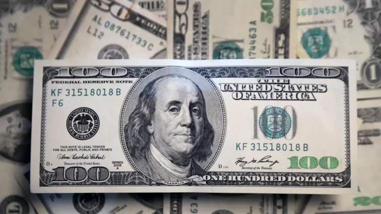 En medio de la tensión cambiaria, el Gobierno unificó el dólar Qatar, solidario y tarjeta