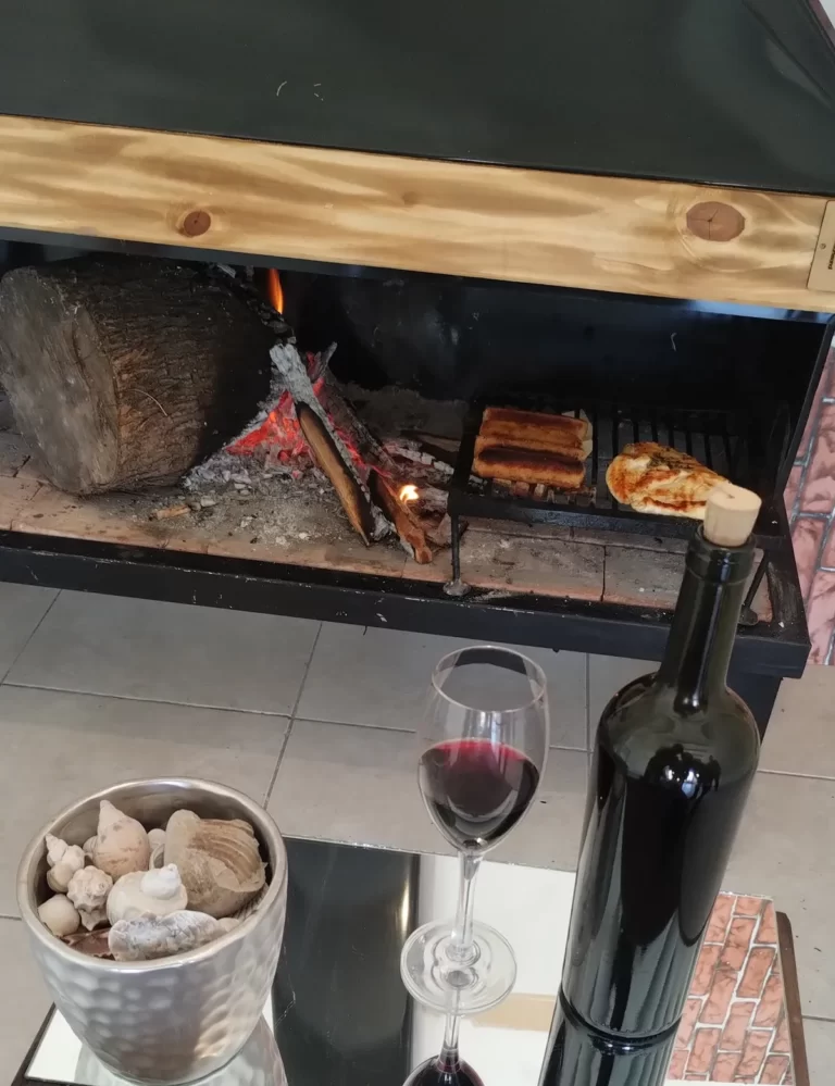 Una familia mendocina recicla heladeras y lavarropas para fabricar churrasqueras y estufas