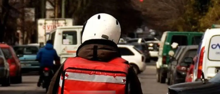 Asaltaron a un delivery en Maipú mientras entregaba un pedido