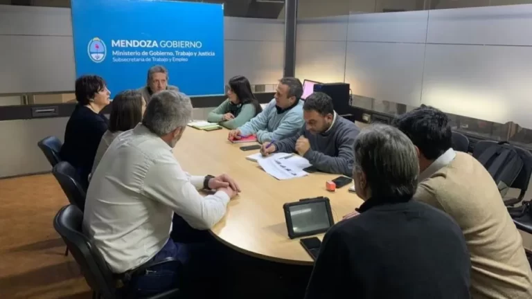 Los docentes van a paritarias este jueves tras el 105% de inflación acumulada