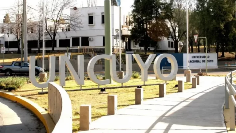 Las becas para estudiantes de la UNCuyo aumentaron sus montos hasta el 180%