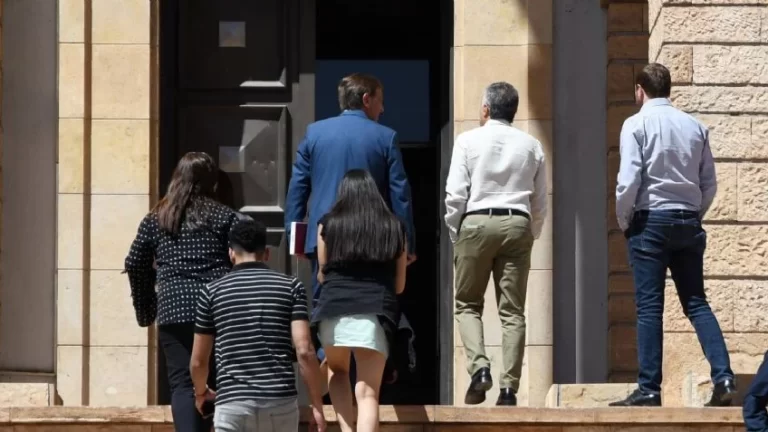 Qué pasará con el aguinaldo en Mendoza por el recorte de fondos