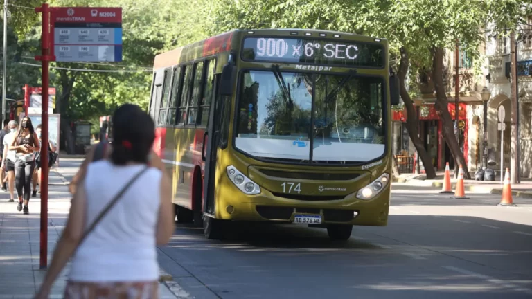 El equipo de Massa acordó con enviados mendocinos un primer pago mínimo por la deuda del Transporte