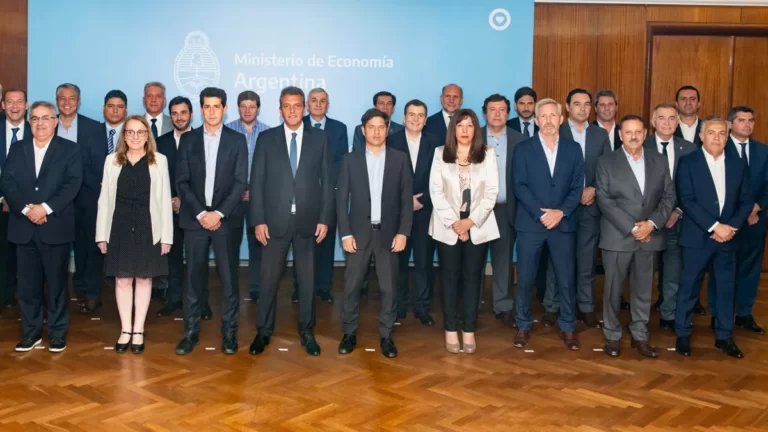 Con Cornejo presente, Massa garantizó el envío de fondos a las provincias para sueldos y aguinaldos