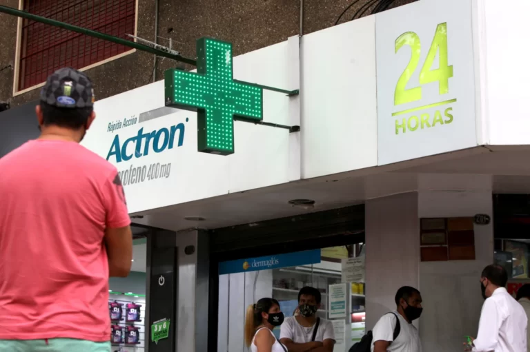 Las farmacias suspenden la atención en reclamo por el DNU de Milei: qué pasará en Mendoza