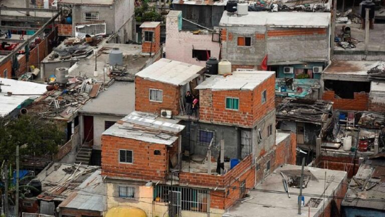 Según la UCA, la pobreza en el país llegó al 44,7%