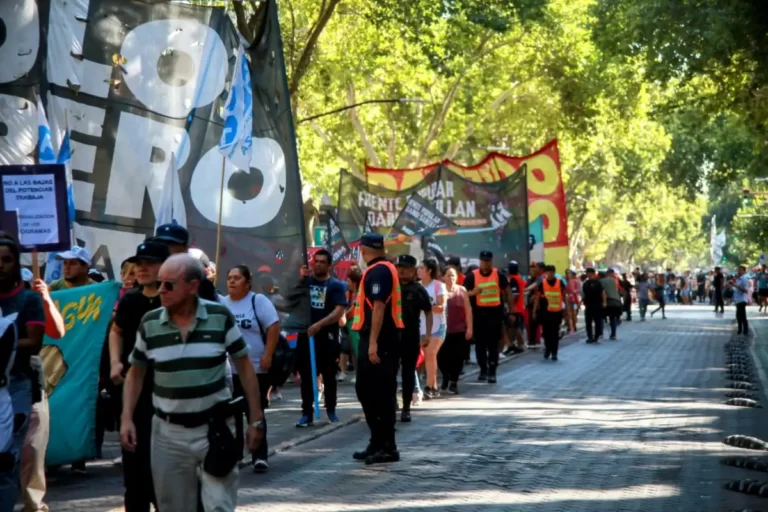 Mendoza analiza implementar su propio protocolo antipiquete