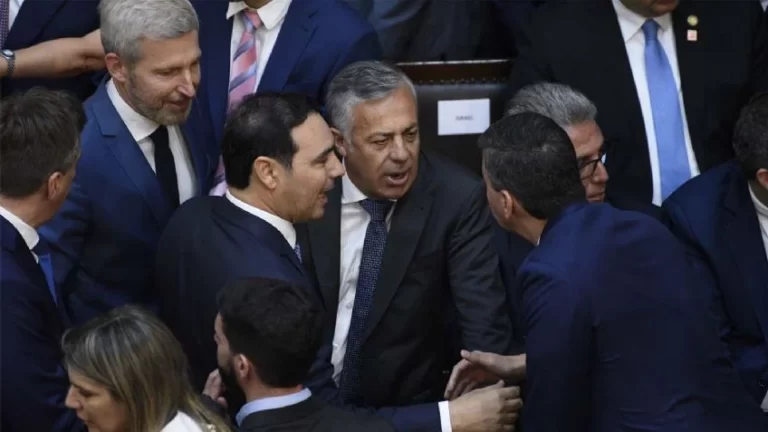 Los llamados y puentes que estrechan el vínculo entre Alfredo Cornejo y Javier Milei