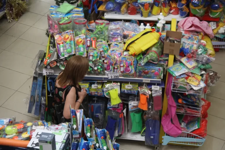 Regalos para Navidad: Papá Noel tendrá que hacer malabares para conseguir juguetes económicos