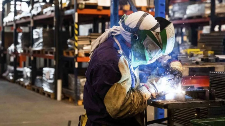 Los principales puntos de la reforma laboral: golpe a los sindicatos y límites a los paros