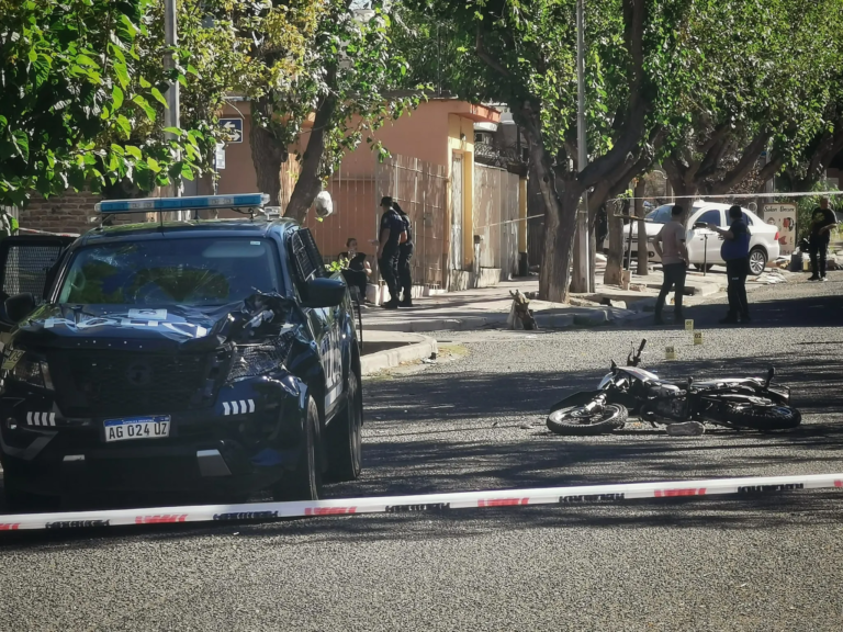 Una patrulla que perseguía a un sospechoso en Las Heras chocó contra un delivery y lo mató