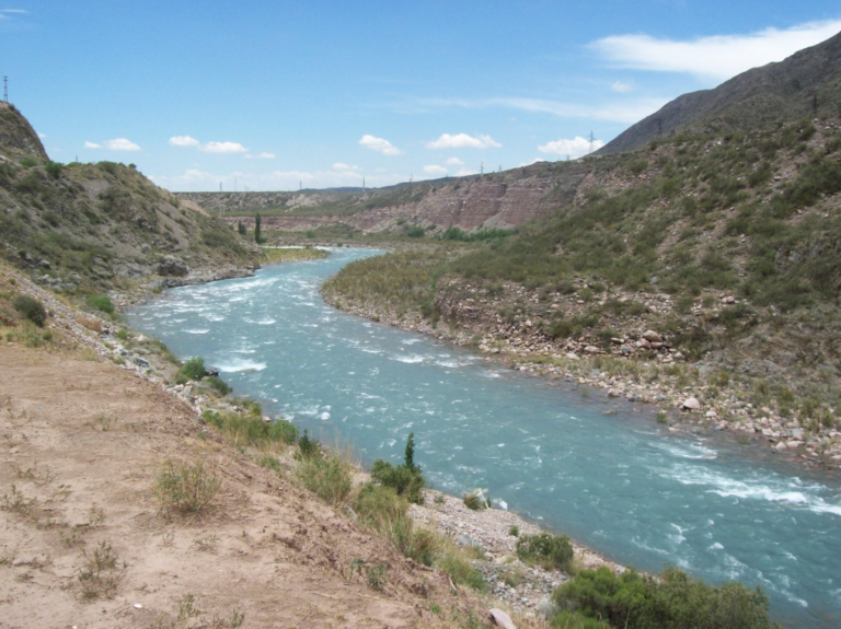 Un empleado de una empresa de rafting murió ahogado en el río Mendoza