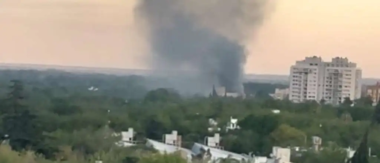 Soldaba una ventana y se incendió un departamento en Ciudad
