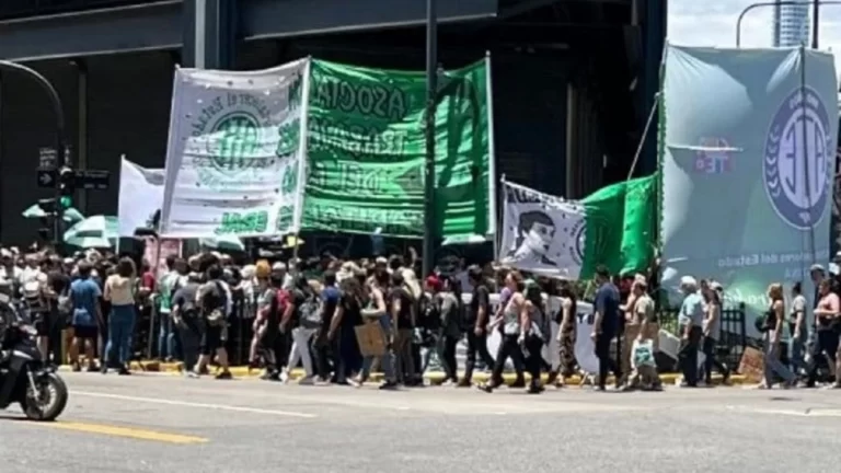 Los estatales renuevan su protesta contra Milei y se dirigirán al Centro Cultural Kirchner