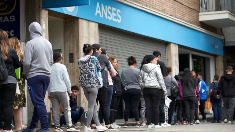 ANSES: la PÉSIMA noticia sobre los CRÉDITOS para JUBILADOS y TRABAJADORES en el inicio de 2024