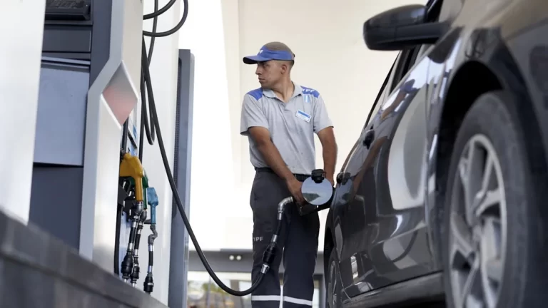 El titular de los estacioneros mendocinos confirmó una caída en las ventas y anticipó más aumentos
