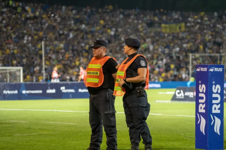 Más de 350 policías custodiarán el Parque San Martín durante el debut de la Lepra en Primera