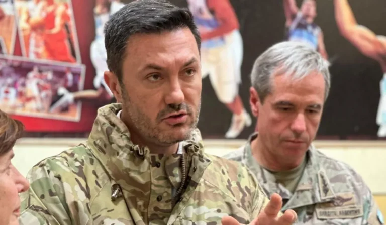 Petri llega a Mendoza para reconocer a soldados que subieron al Aconcagua y hacer un viaje en mula