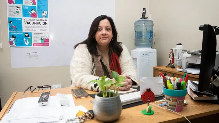 Iris Aguilar, directora del Vacunatorio Central, pidió retomar los hábitos para prevenir el Covid