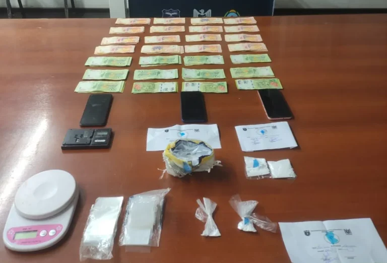 Detuvieron a dos mujeres con droga, un arma y más de 600.000 pesos en Godoy Cruz