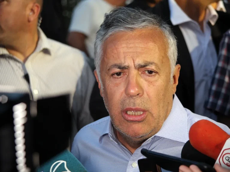 Impuestos e inseguridad: los temas con los que la oposición busca incomodar a Cornejo