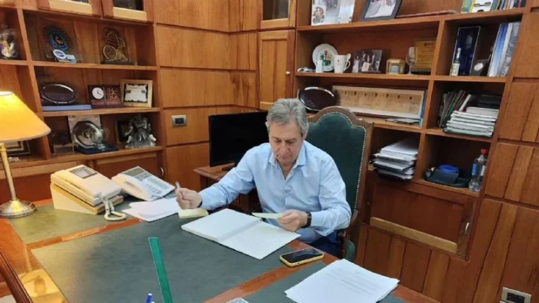 Por los recortes nacionales, Omar Félix busca fondos con una moratoria