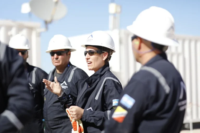 Jimena Latorre va a la feria minera de Canadá a captar inversores para explorar cobre en Mendoza