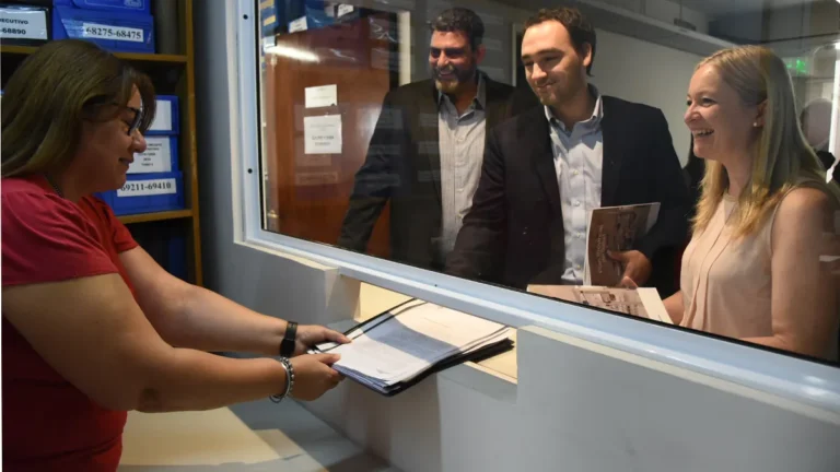 El plan de salud que presentó Alfredo Cornejo pretende “médicos mejor pagos” y guardias reducidas