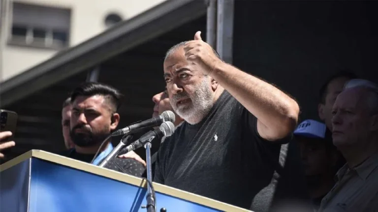 Se recalientan las paritarias: un poderoso gremialista lanzó un paro nacional