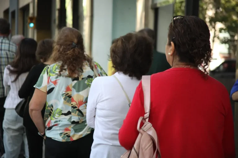 El Gobierno oficializó el pago de un bono a jubilados y pensionados