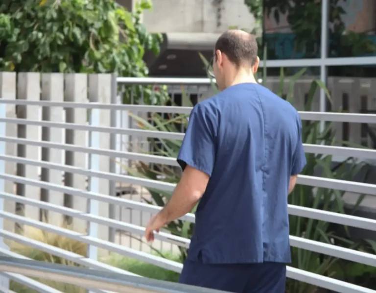 El Gobierno despidió a un profesional de la salud por faltas injustificadas