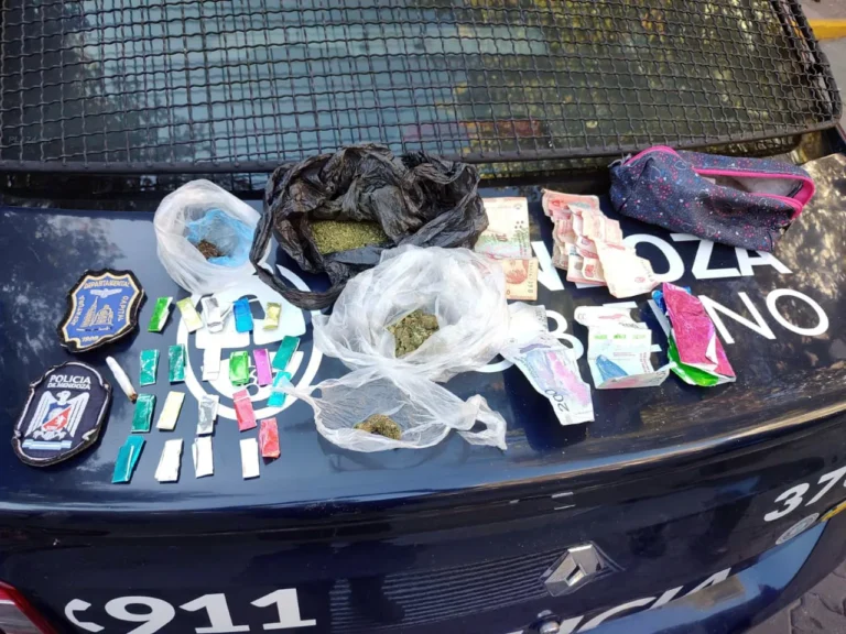 Compró diez hamburguesas con una tarjeta robada y después la detuvieron con cocaína y marihuana