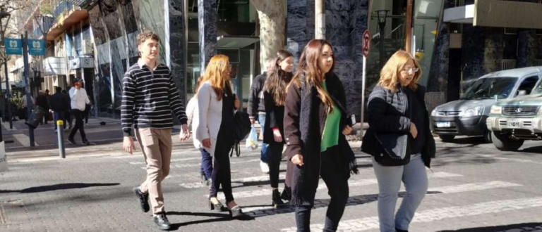 Viernes otoñal con alerta de Zonda para algunos departamentos