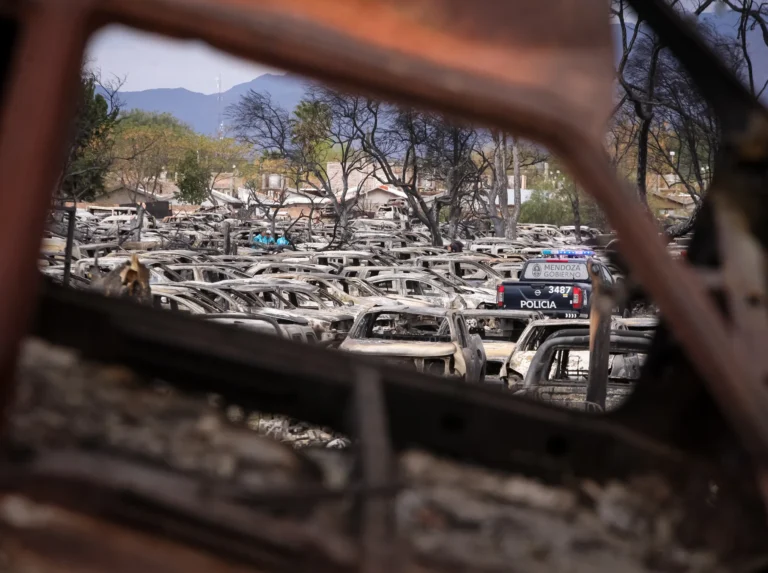 Robaba chatarra en la playa San Agustín y un policía le disparó