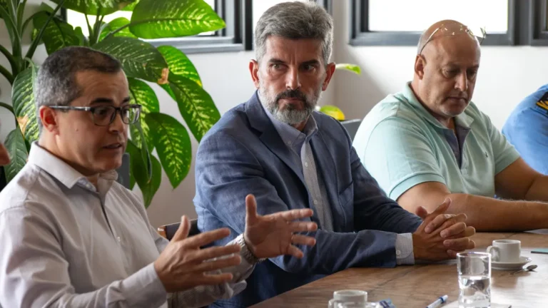 Ulpiano Suarez sumó a taxis y remises al programa Ojos en Alerta para combatir la inseguridad