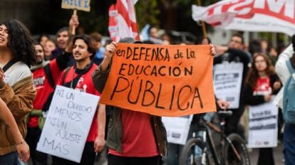 Masiva movilización en la marcha universitaria en Mendoza