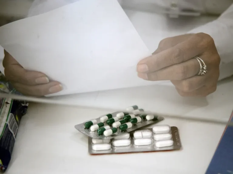 Por la crisis, cada vez menos mendocinos van al médico y crece la automedicación