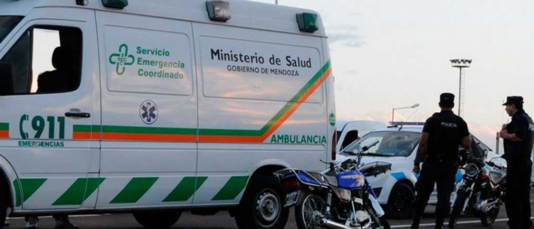 Un motociclista chocó un auto en Las Heras y está muy grave
