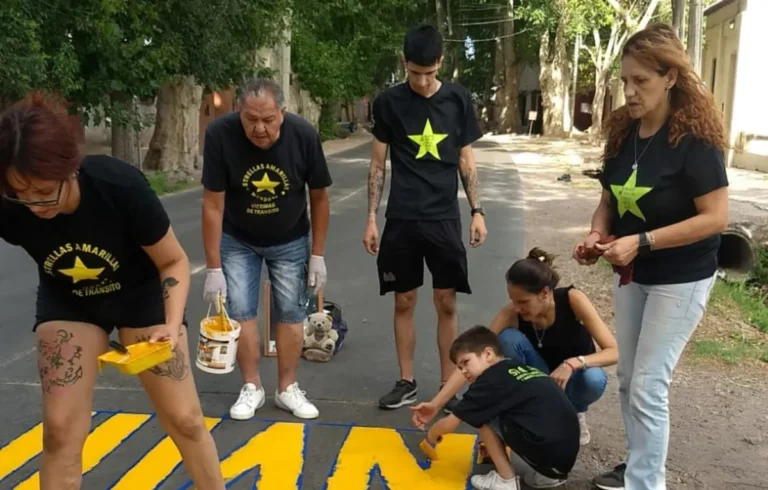 A los conductores borrachos ahora los mandan a pintar estrellas amarillas en las calles