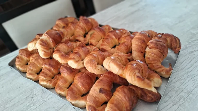 La asociación de panaderos de Mendoza anticipó que el kilo de pan se irá casi a $2.000 desde el viernes