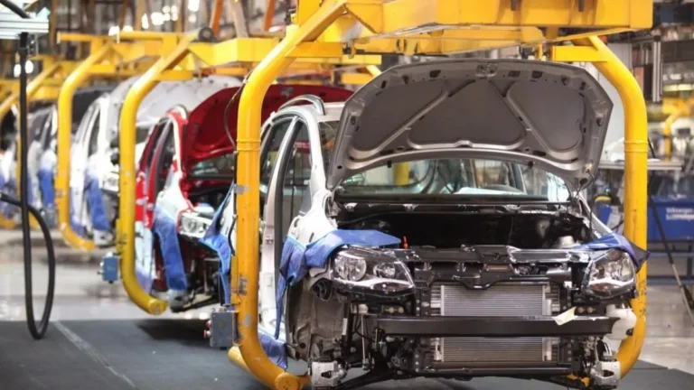 Se derrumbó la producción automotriz: cayó 21% interanual en abril