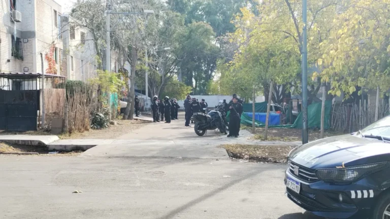 Una persecución policial a los tiros por el Gran Mendoza terminó con tres detenidos