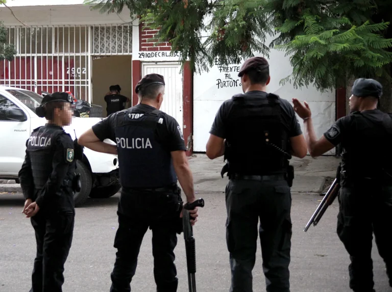 La investigación que reveló la falta de control de armas en las comisarías de Mendoza
